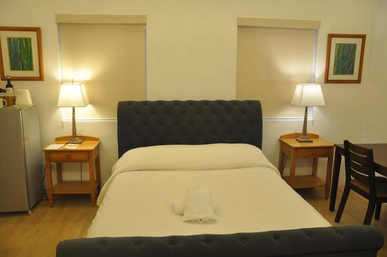The Carmelence Lodge Tagaytay City Esterno foto
