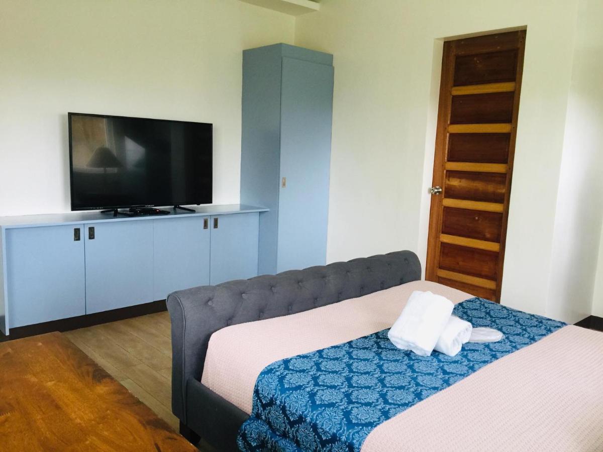 The Carmelence Lodge Tagaytay City Esterno foto