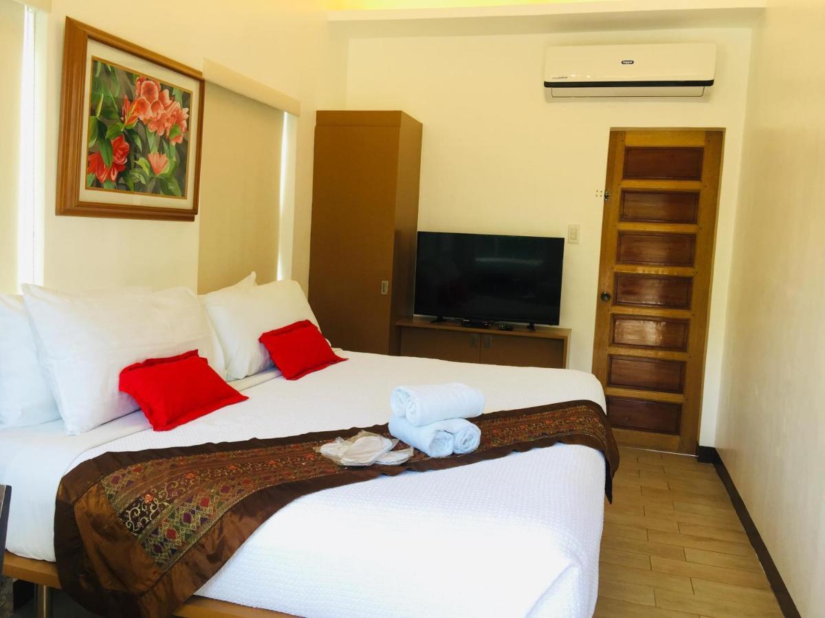 The Carmelence Lodge Tagaytay City Esterno foto